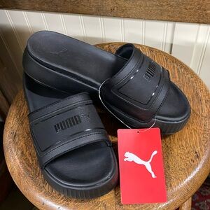 NWT Size 8 women’s puma slides black